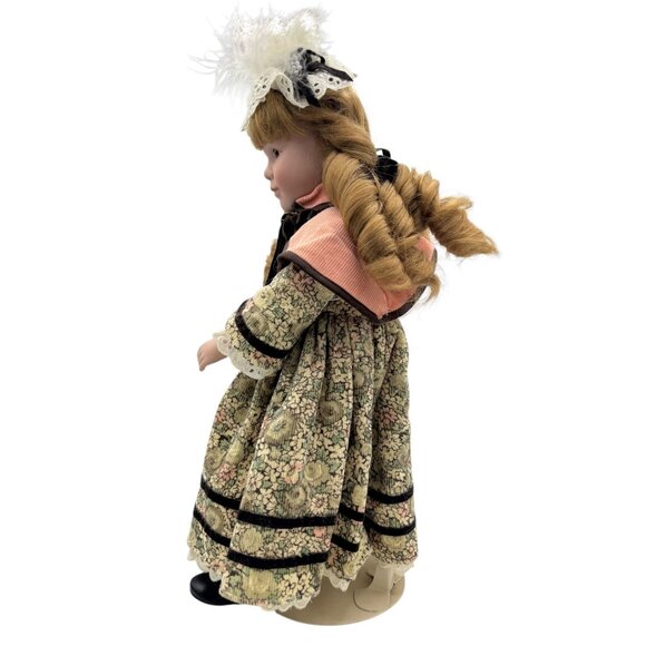 Vintage MYD Marian Yu Desings Porcelain Doll Red hair Numbered + stand - Picture 5 of 12